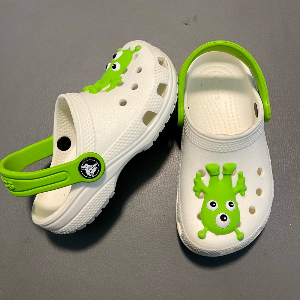 CROCS unisex toddler glow in the dark alien clogs Sz 10c